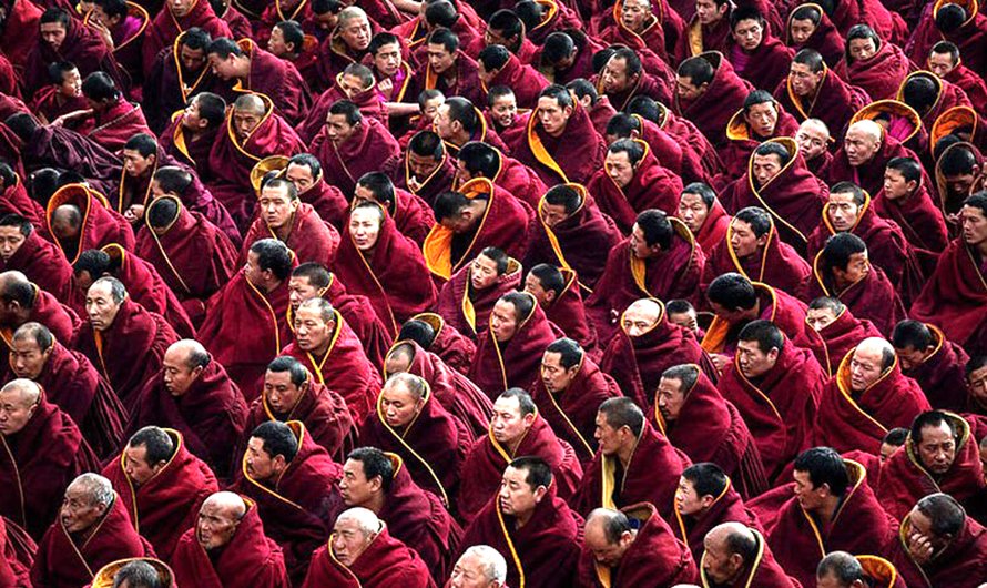 डेढ महिना किन गुफा बस्दैछन् दुई सय लामाहरू ?