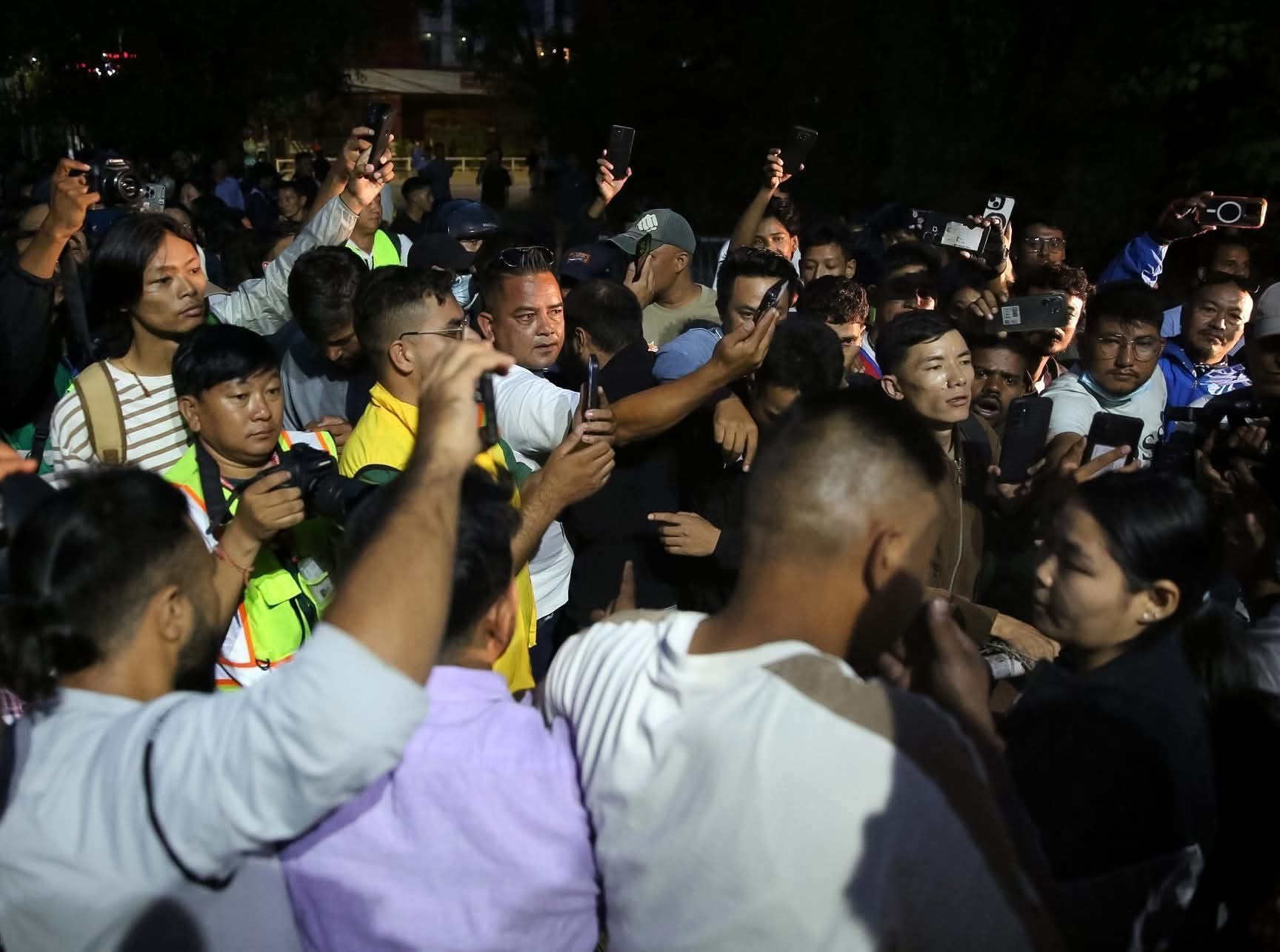 सुशीला हुँदैन, बालेन–हर्क चाहिन्छ भन्दै भद्रकालीस्थित जंगीअड्डा पुगे युवाहरू