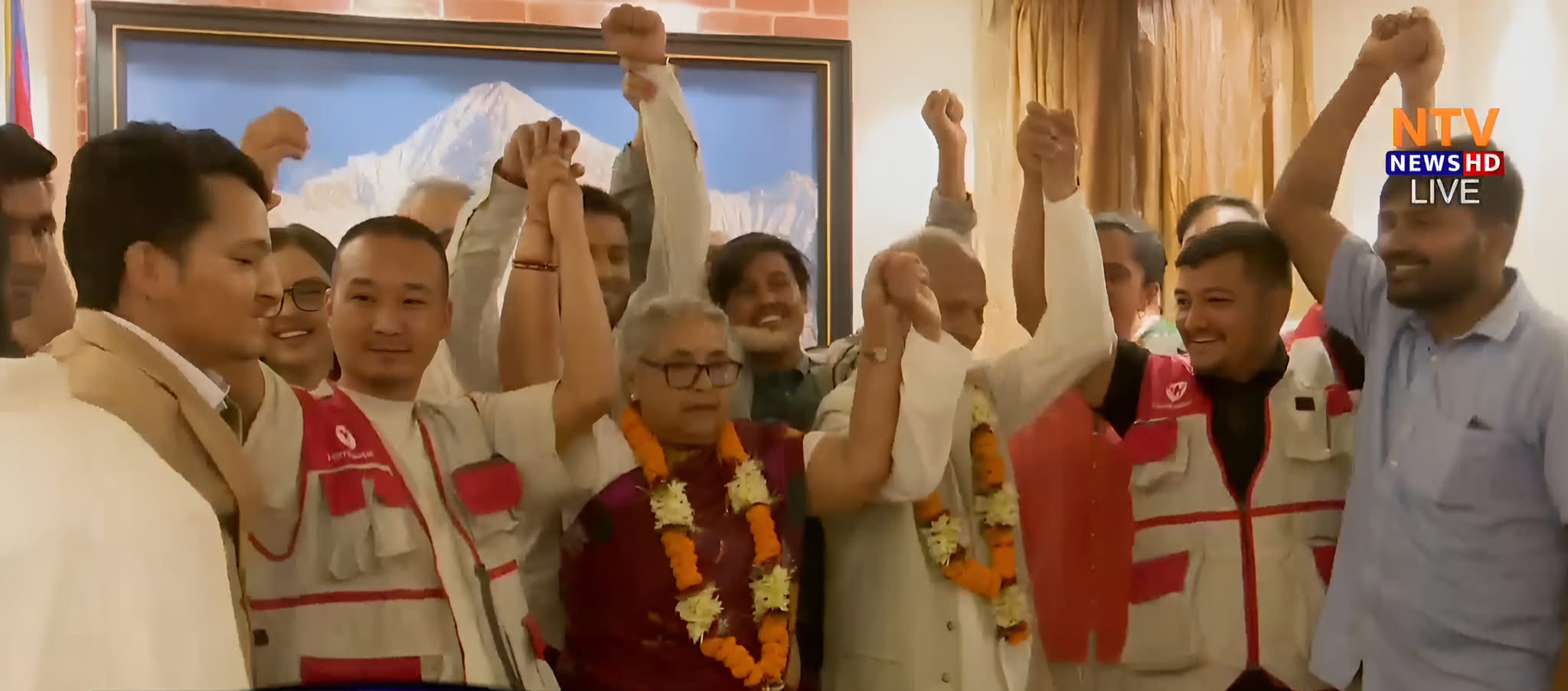 बधाई दिँदै सुशीलालाई राष्ट्रपतिले भने- देश बचाउनुस्