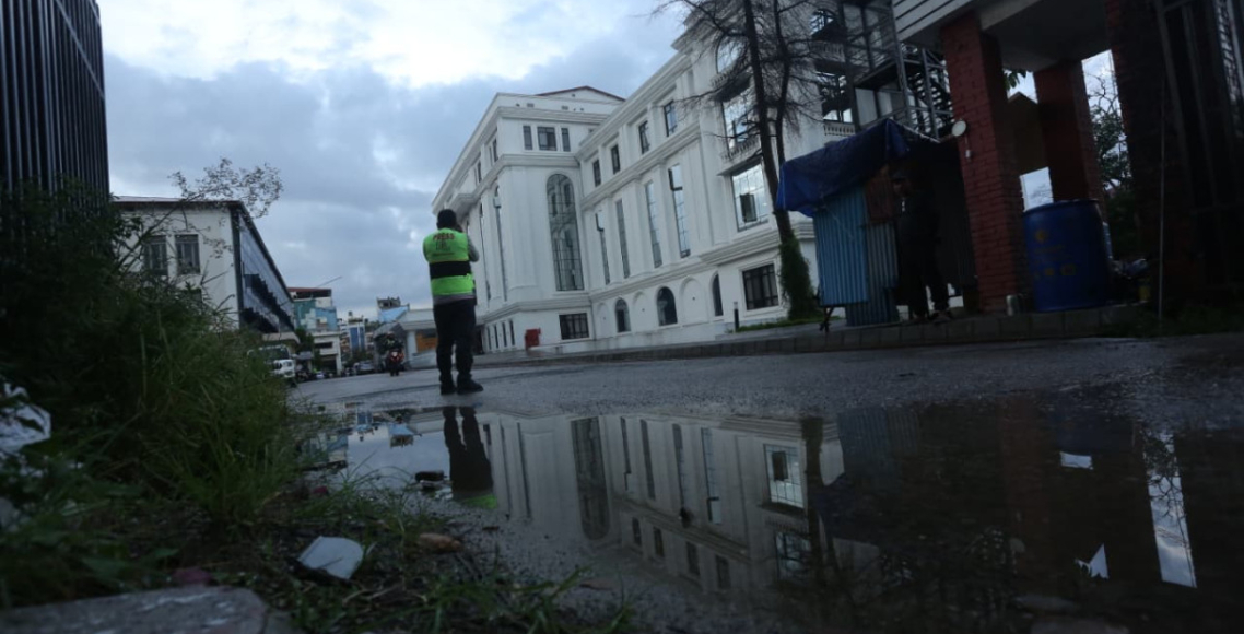 खण्डहर सिंहदरबारभित्र नवनियुक्त प्रधानमन्त्री कार्कीलाई स्वागत गर्न तम्तयार भवन
