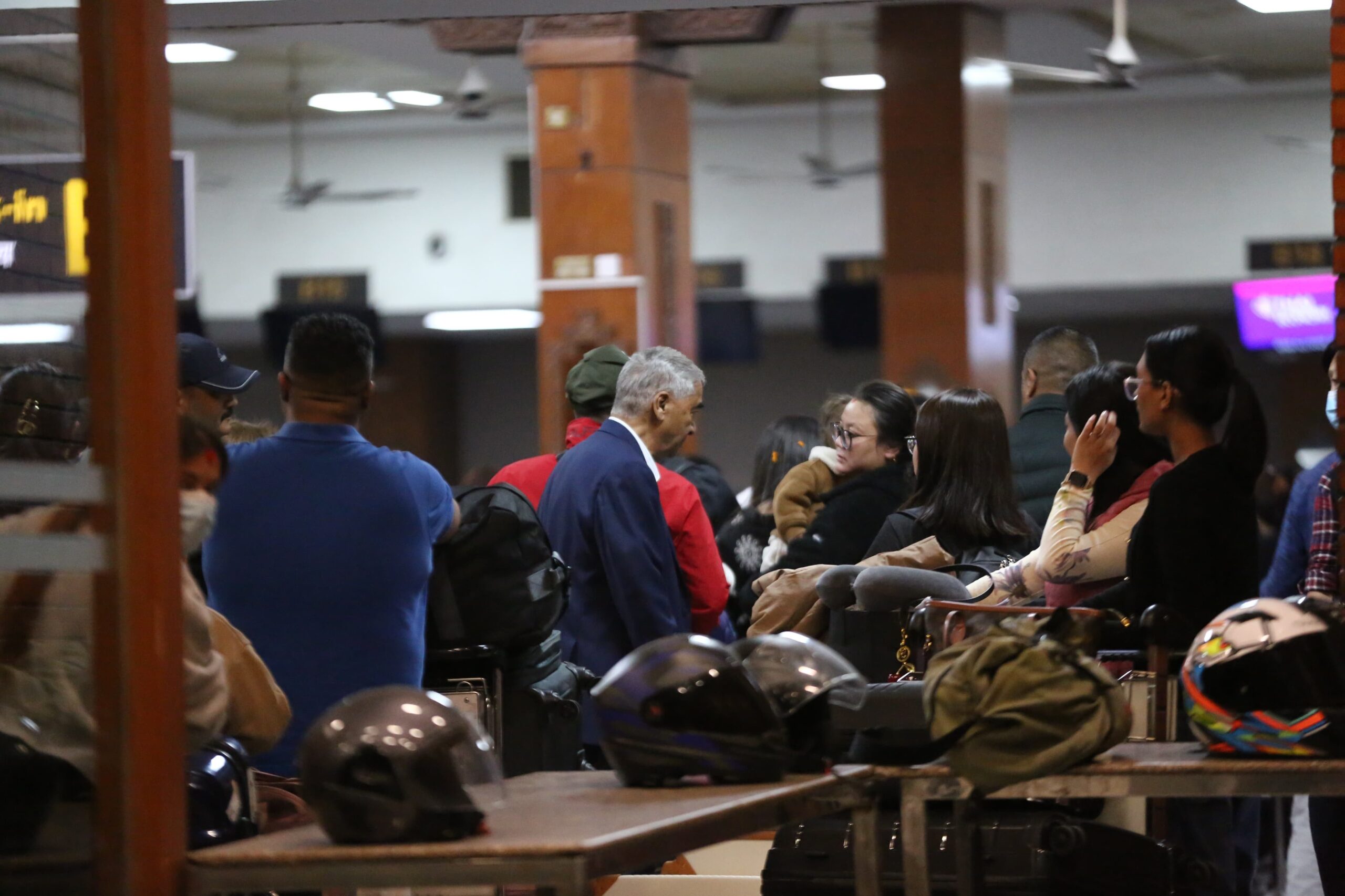 देउवा दम्पती उपचारका लागि सिंगापुर प्रस्थान