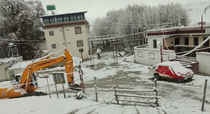 मुस्ताङमा भारी हिमपात, चराङ-लोमान्थाङ सडकमा सवारी अवरुद्ध