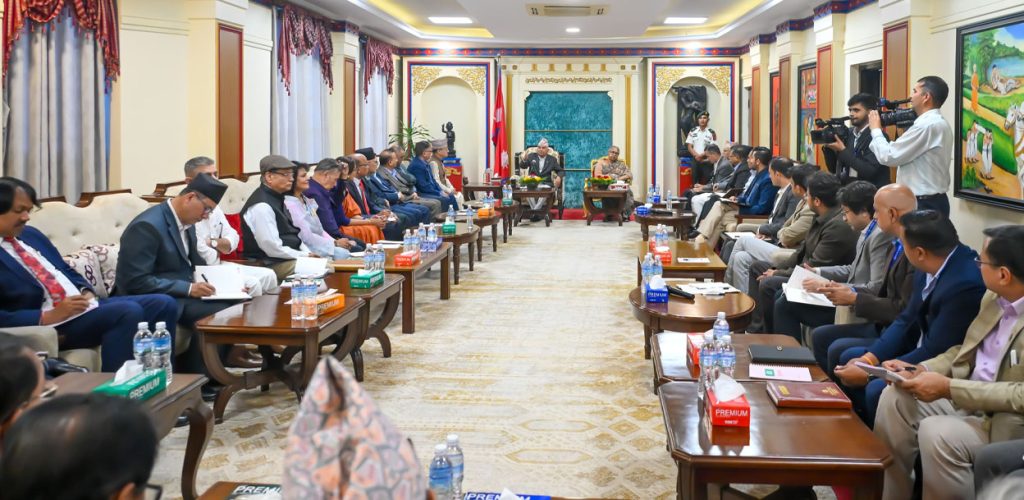दलहरूलाई राष्ट्रपतिले भने- संविधान जोगाउन चुनावमा लाग्नुस्