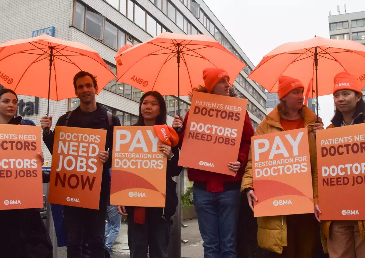 इंग्ल्यान्डमा चिकित्सकहरूको पाँच दिने हड्तालले बिरामीहरू थप मारमा