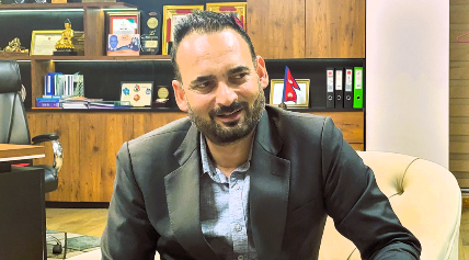 नागरिक उड्डयन प्राधिकरणका महानिर्देशक अधिकारी र पूर्वनिर्देशक भण्डारी पक्राउ