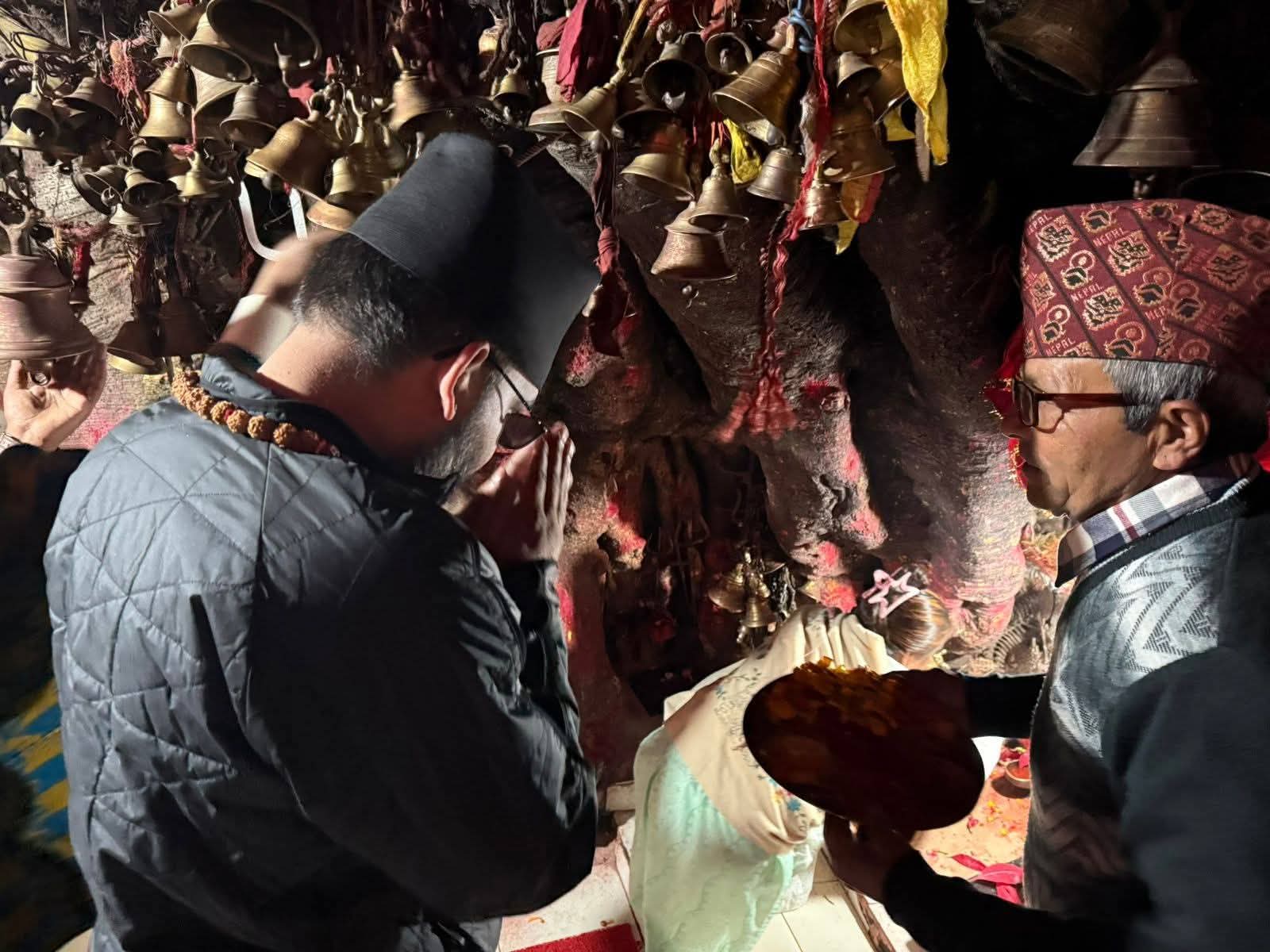 बालेनको चुनावी दौडाहा, म्याङलुङ देवीमा पूजा अर्चना