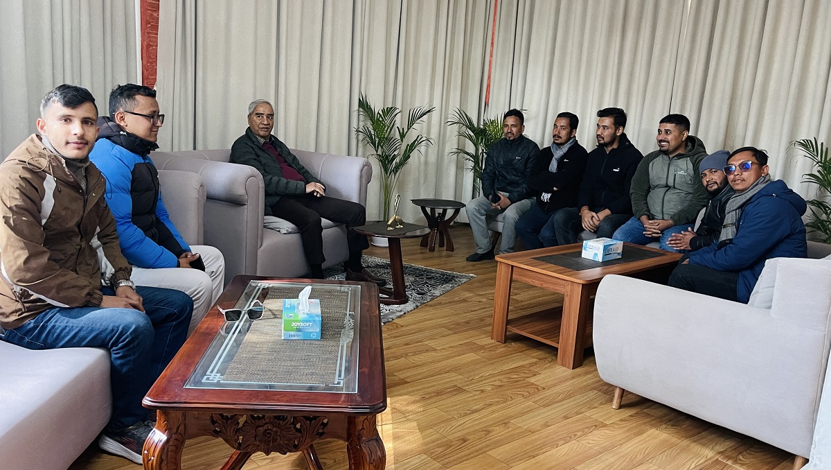 पार्टी फुट्न दिन्नँ, म मिलाउँछु- देउवा