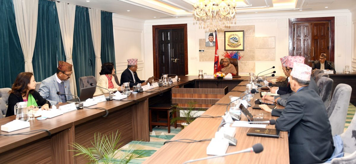 मध्यपूर्वका विभिन्न देशका विमानस्थलमा अलपत्र परेका नेपालीलाई सुरक्षा दिएर राख्ने सरकारको निर्णय