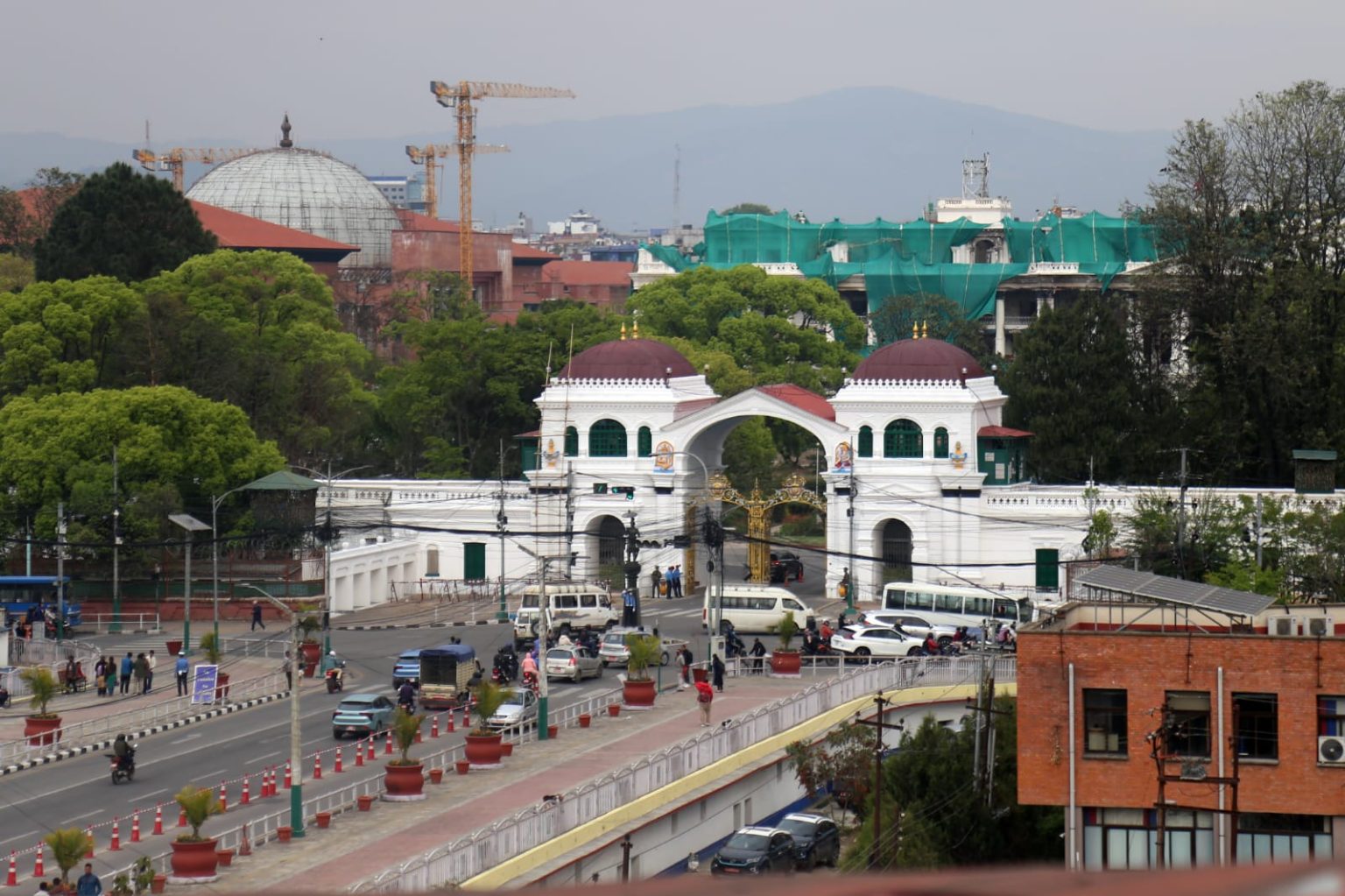 सिंहदरबारमा नयाँ मन्त्रीका कार्यकक्ष सजाउन कर्मचारीलाई भ्याइनभ्याइ