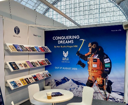 कीर्तिमानी पूर्व गोर्खा आरोही बुढामगर अब ‘कन्क्वेरिङ ड्रिम्स’ पुस्तकमा