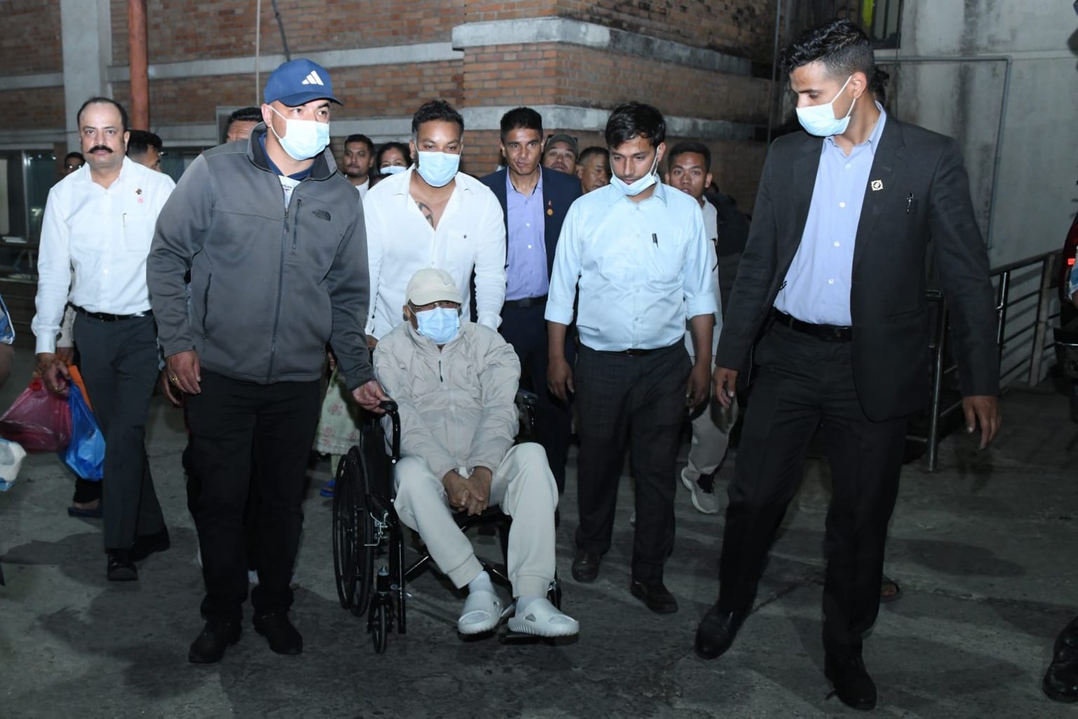 एमाले अध्यक्ष केपी शर्मा ओली अस्पतालबाट डिस्चार्ज