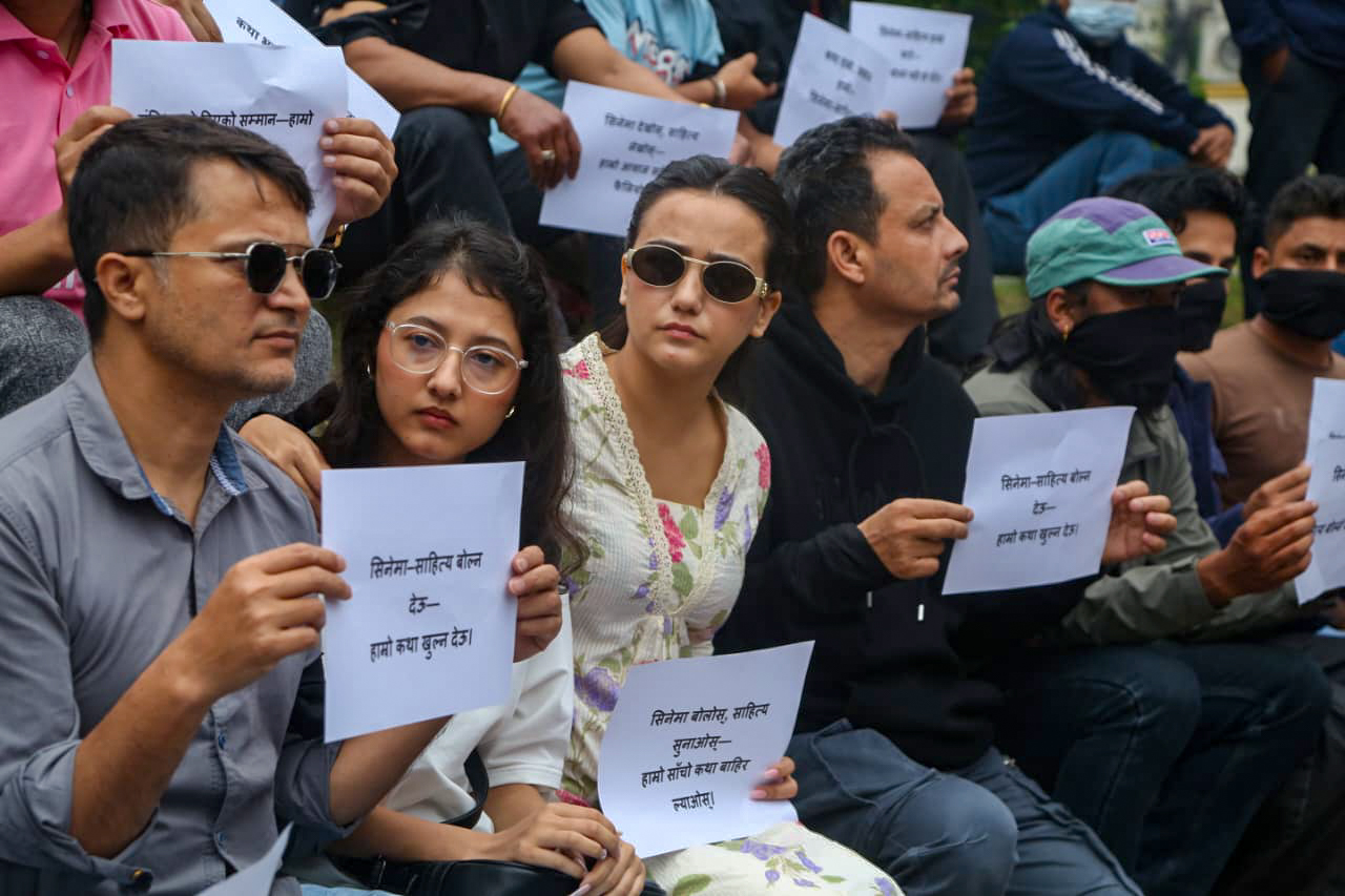 अभिव्यक्ति स्वतन्त्रताको संरक्षणका लागि कलाकर्मीहरूको प्रदर्शन