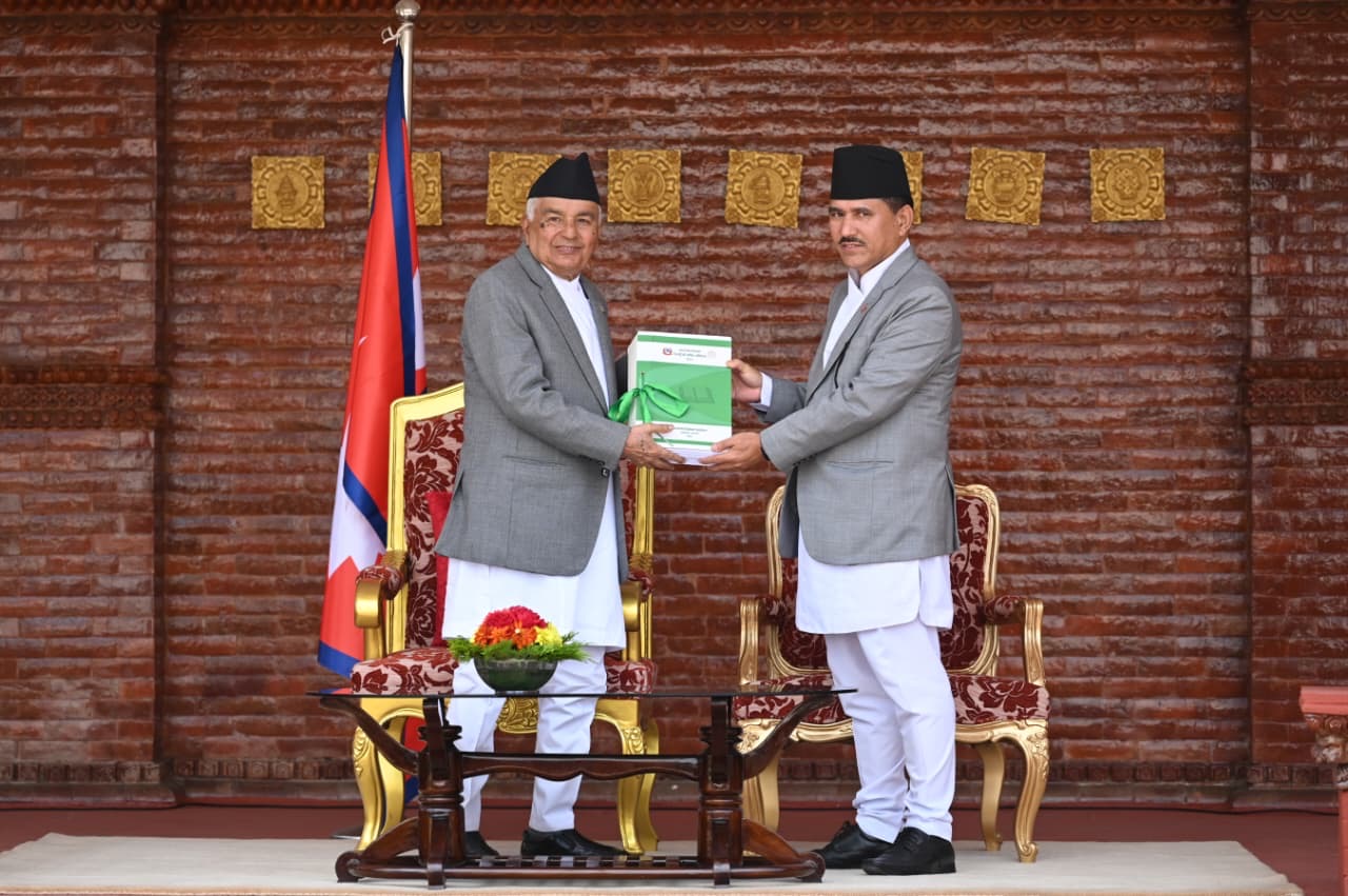 राष्ट्रपतिसमक्ष महालेखापरीक्षकको प्रतिवेदन पेश, बढ्दो बेरुजुप्रति चिन्ता