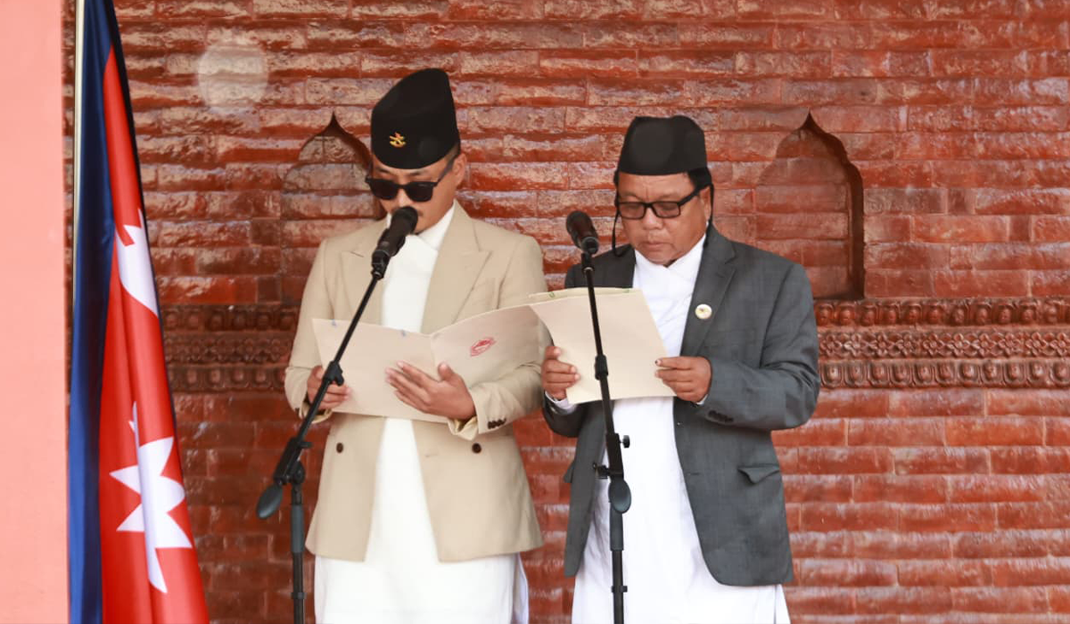 गृहमन्त्रीमा सुधन गुरुङ र नवप्रवर्तन मन्त्रीमा महावीर पुनको शपथ