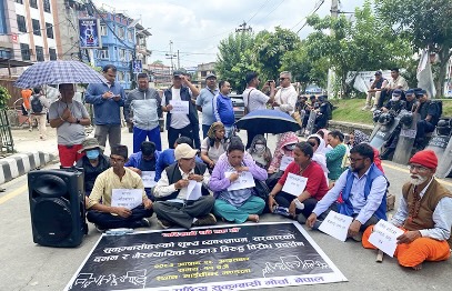 सुकुमवासी व्यवस्थापनको मागसहित माइतीघरमा प्रदर्शन