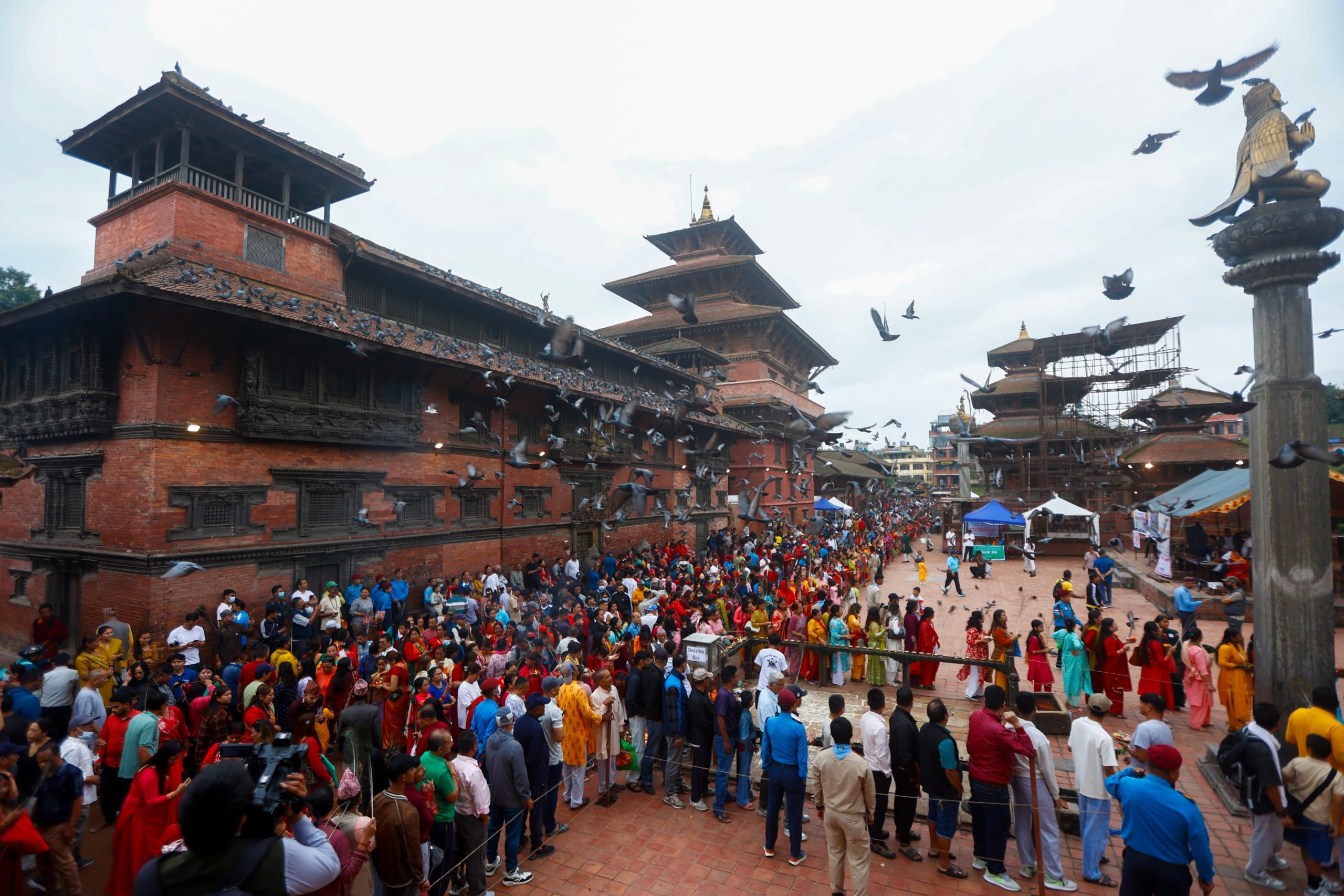 कृष्ण जन्माष्टमीमा पाटनको कृष्ण मन्दिरमा भक्तजनको घुइँचो